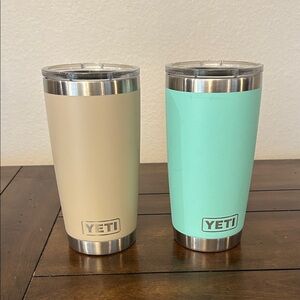 YETI Tumbler Duo in Beige and Light teal